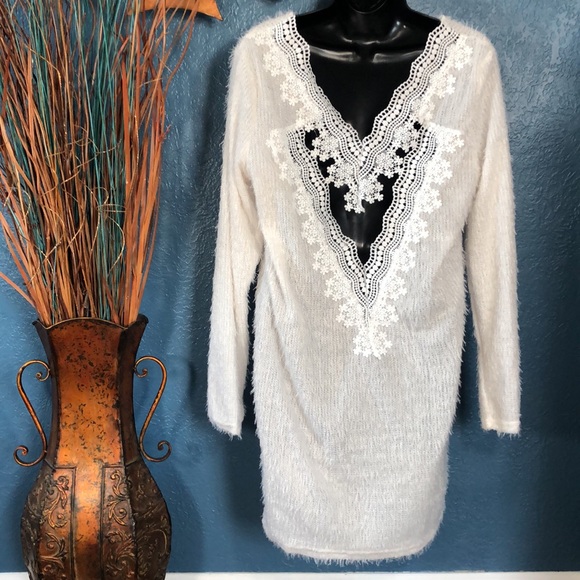 🔥FairySeason.com Fuzzy White Sweater Dress with Lace Detail - Picture 4 of 11